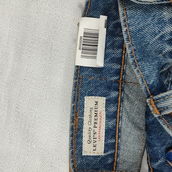 Levi Premium Jean Denim Bermuda Shorts Button and Zipper Closer Size 32 NWT - Picture 6 of 10